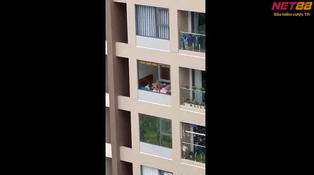 Cảnh quay nóng bỏng, chân thực tại chung cư đối diện trong video CHONGTOICO-0401