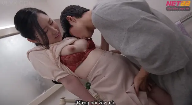 Cảnh phim CHONGTOICO-0840 khắc họa Rio Asahi xinh đẹp, làn da trắng nõn nà và thần thái quyến rũ.