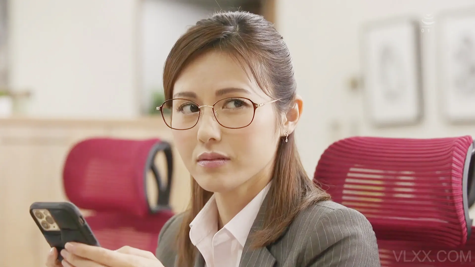 Bối cảnh công sở làm nổi bật chiều sâu cảm xúc trong phim CHONGTOICO-5792 phát hành bởi chongtoico